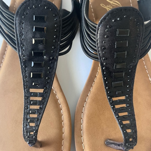 Sandals w/ bling multiple sizes available - Picture 2 of 3